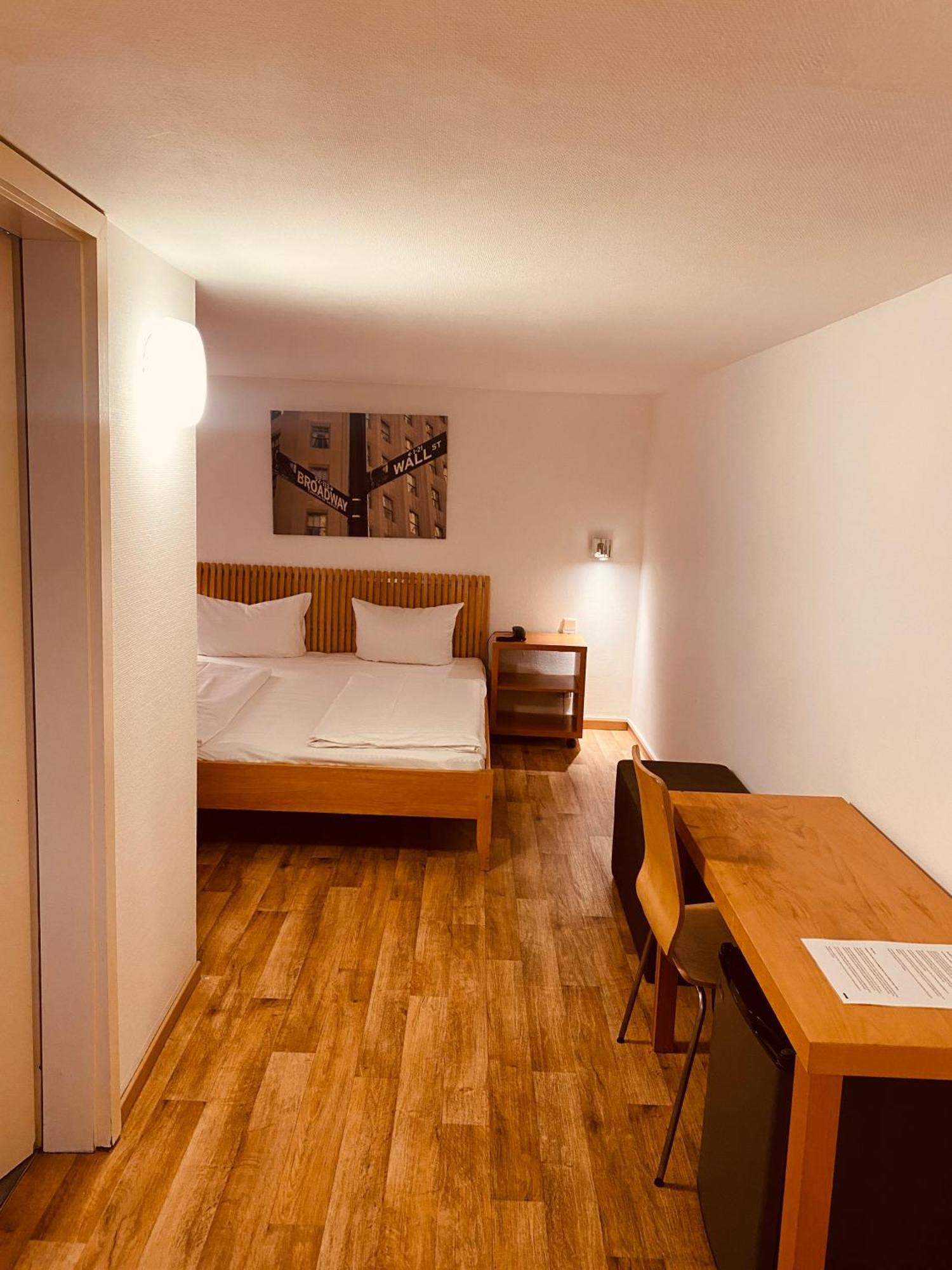 Stay Inn Central Station Frankfurt am Main Room photo